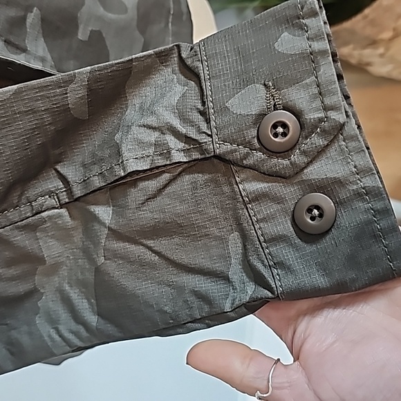 NWT Vuori Women's Ripstop Jacket - Picture 4 of 9